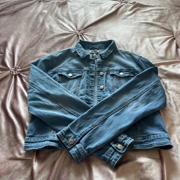 Basic Denim Jacket - Picture 6 of 11
